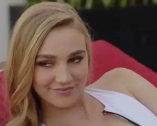 Ramai! video gadis rambut kuning memberi kode : Jetis 2025